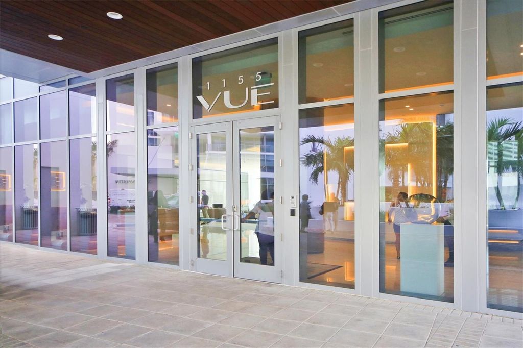 Image 2 of property listing at 1155 N GULFSTREAM AVENUE 802, Sarasota, FL 34236