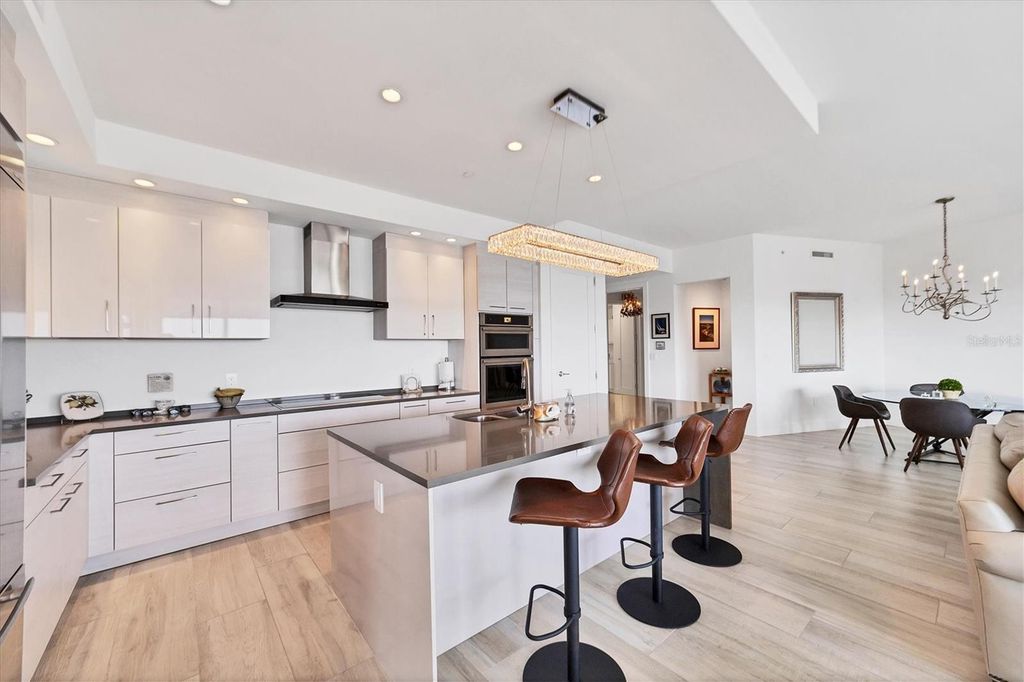 Image 11 of property listing at 1155 N GULFSTREAM AVENUE 802, Sarasota, FL 34236