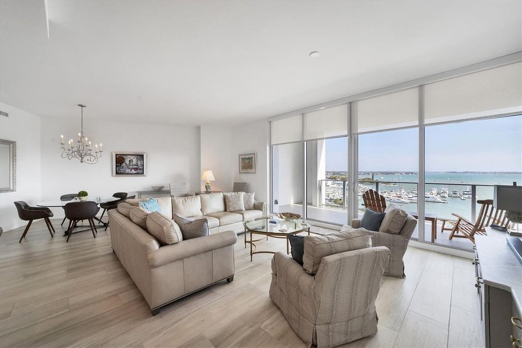 Image 14 of property listing at 1155 N GULFSTREAM AVENUE 802, Sarasota, FL 34236