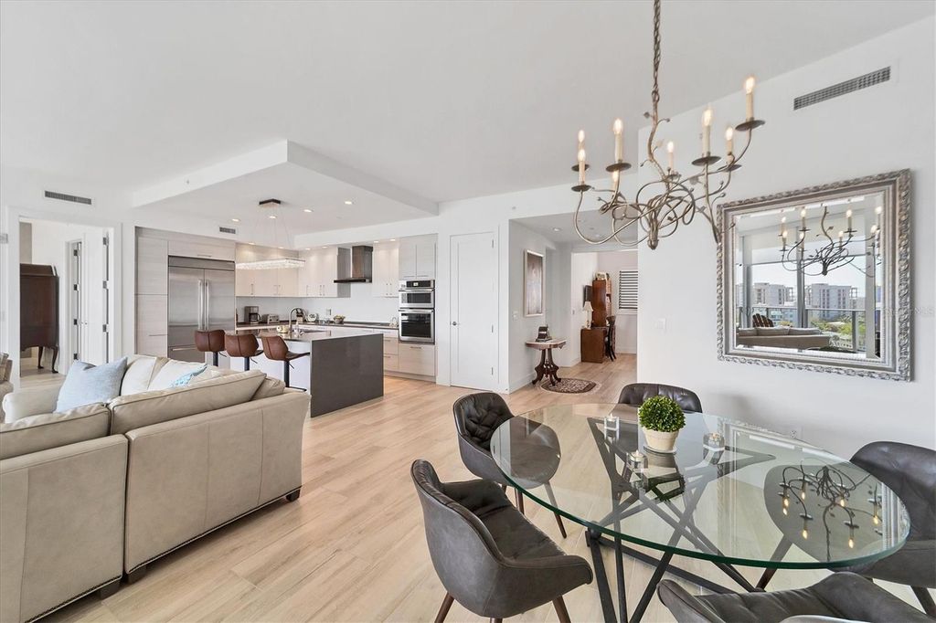 Image 6 of property listing at 1155 N GULFSTREAM AVENUE 802, Sarasota, FL 34236