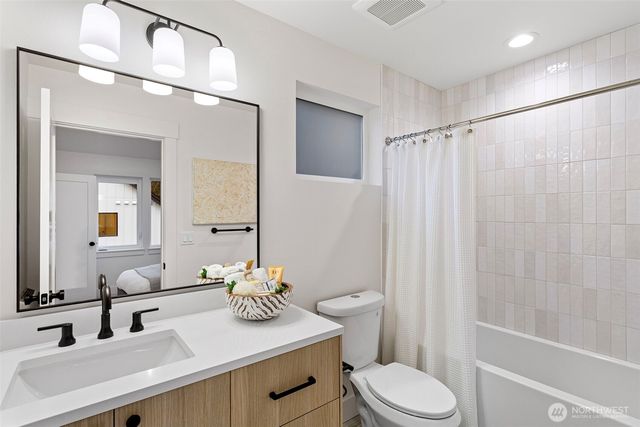 9513 132nd Avenue NE, Kirkland, WA 98033