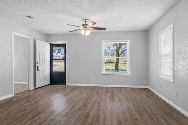 2118 Lee Avenue, Fort Worth, TX 76164