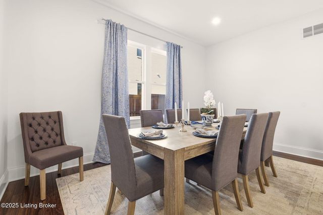 9205 Bergamot Dr, Prospect, KY 40059