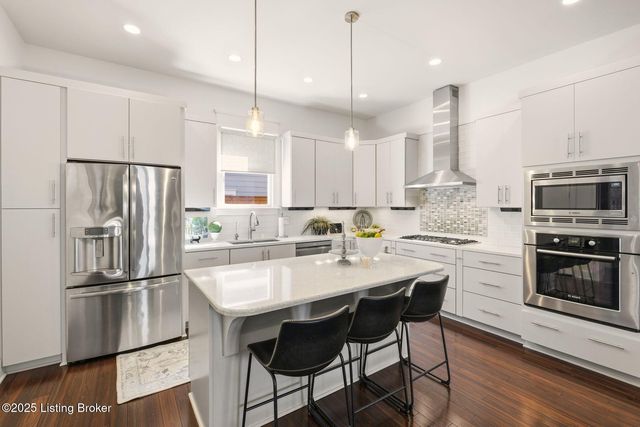 9205 Bergamot Dr, Prospect, KY 40059