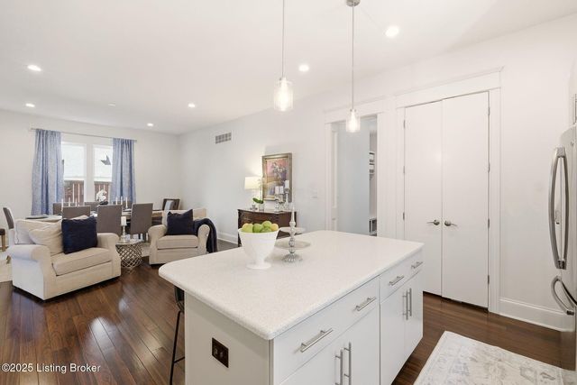 9205 Bergamot Dr, Prospect, KY 40059