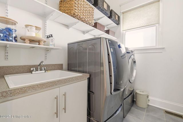 9205 Bergamot Dr, Prospect, KY 40059