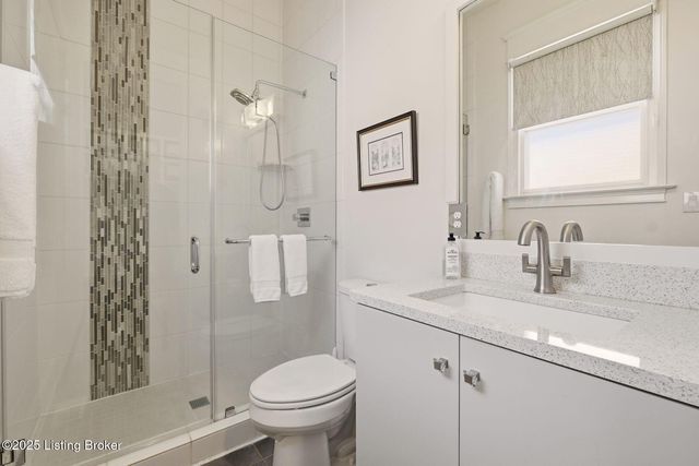 9205 Bergamot Dr, Prospect, KY 40059