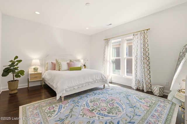 9205 Bergamot Dr, Prospect, KY 40059