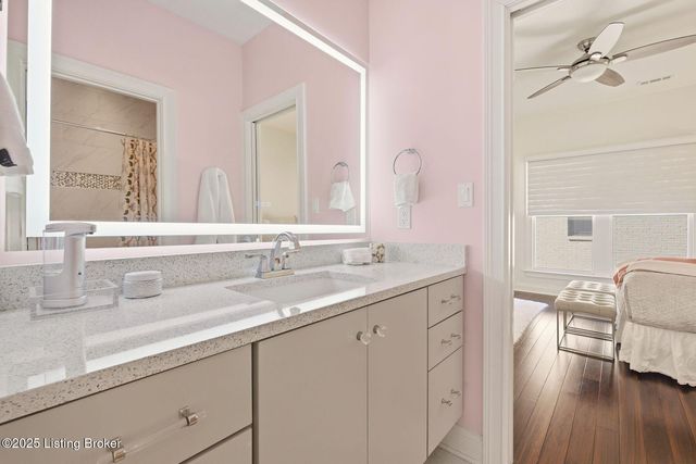 9205 Bergamot Dr, Prospect, KY 40059