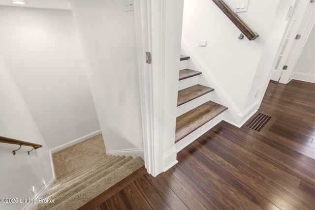 9205 Bergamot Dr, Prospect, KY 40059