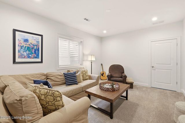 9205 Bergamot Dr, Prospect, KY 40059