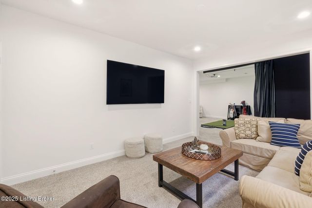 9205 Bergamot Dr, Prospect, KY 40059