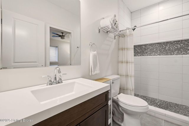 9205 Bergamot Dr, Prospect, KY 40059