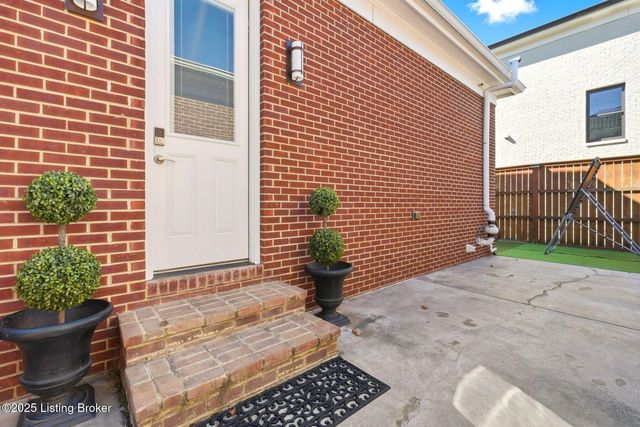 9205 Bergamot Dr, Prospect, KY 40059