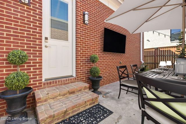 9205 Bergamot Dr, Prospect, KY 40059