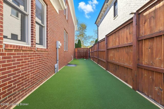 9205 Bergamot Dr, Prospect, KY 40059