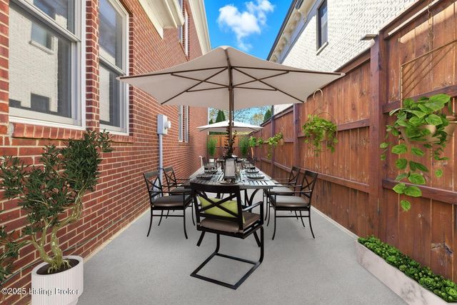 9205 Bergamot Dr, Prospect, KY 40059