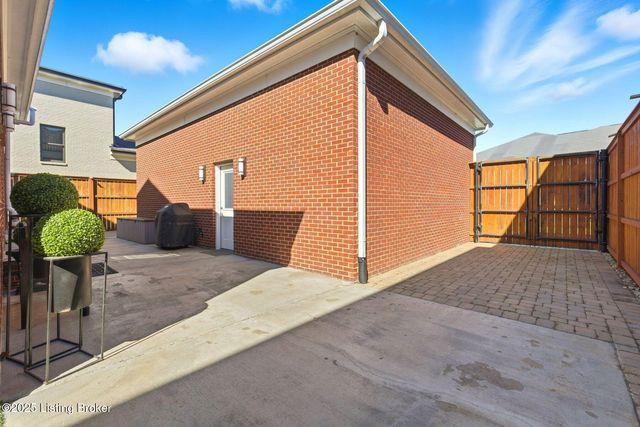 9205 Bergamot Dr, Prospect, KY 40059