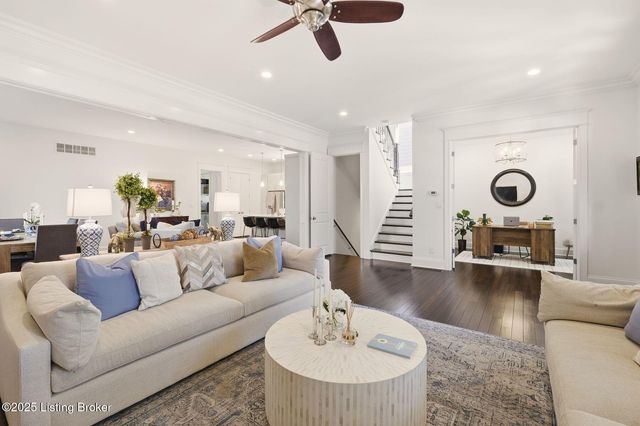 9205 Bergamot Dr, Prospect, KY 40059