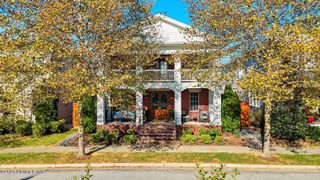 9205 Bergamot Dr, Prospect, KY 40059