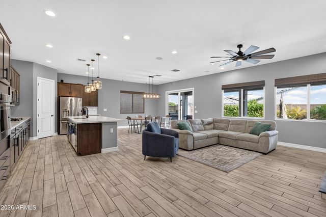 14139 W GRAY FOX Trail, Surprise, AZ 85387