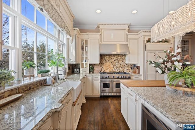 803 Heights Lane, Tenafly, NJ 07670