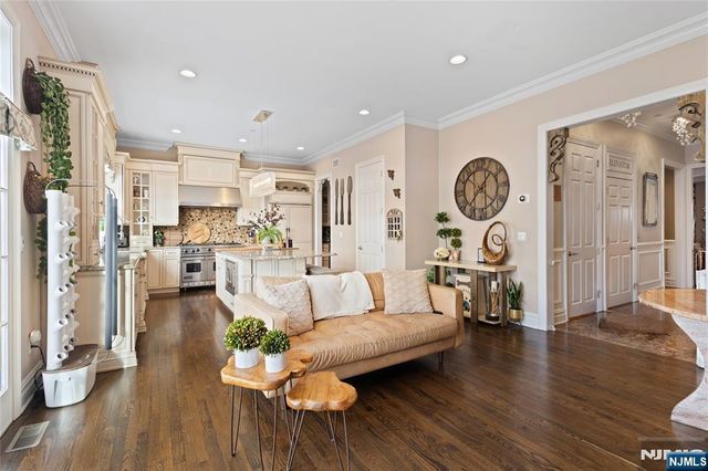 803 Heights Lane, Tenafly, NJ 07670