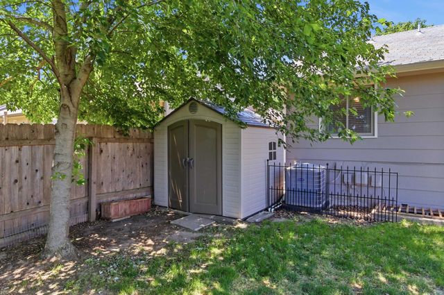 1918 N Stoney Point, Wichita, KS 67212