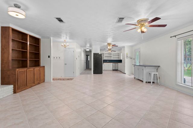 110 Lumberton Dr, Lumberton, TX 77657