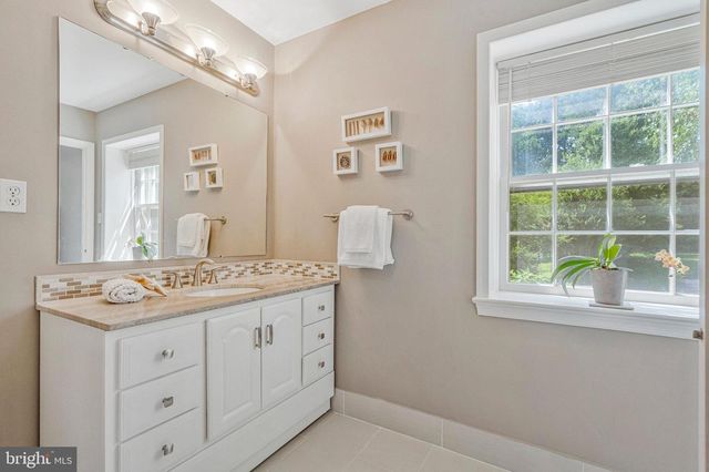 865 MERRIEWOOD LN, Mclean, VA 22102