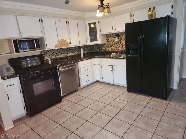 7597 Venice Heights Drive NE, Warren, OH 44484