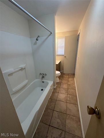 7597 Venice Heights Drive NE, Warren, OH 44484