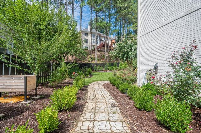 8540 Edwardton Drive, Roswell, GA 30076