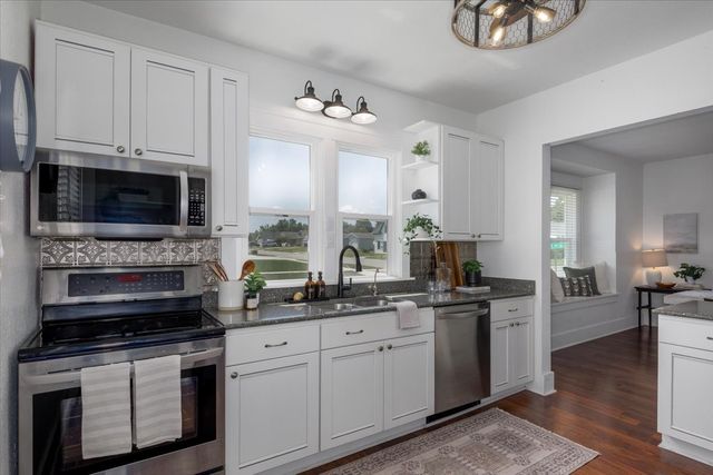 400 E 1st Street, Pella, IA 50219