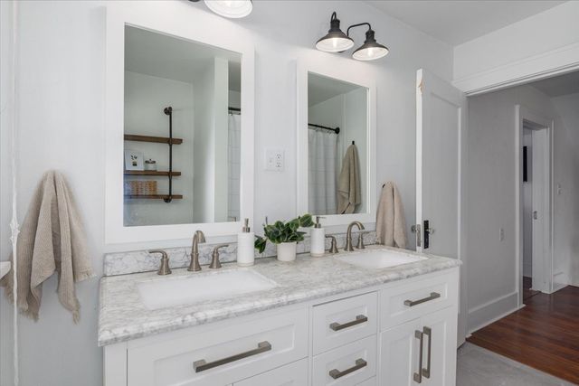 400 E 1st Street, Pella, IA 50219