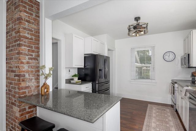400 E 1st Street, Pella, IA 50219