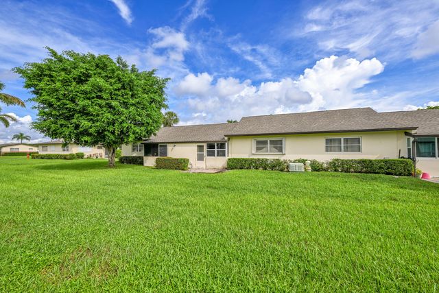 4796 Cresthaven Boulevard B, West Palm Beach, FL 33415