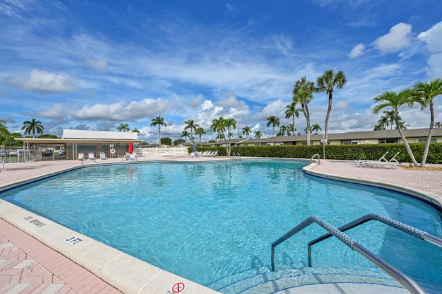 4796 Cresthaven Boulevard B, West Palm Beach, FL 33415