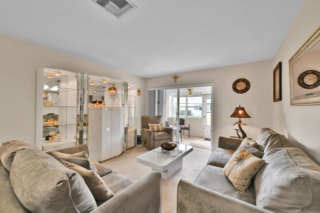 4796 Cresthaven Boulevard B, West Palm Beach, FL 33415