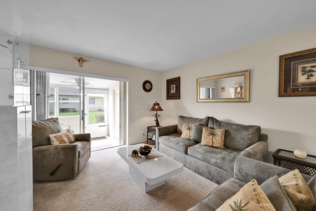 4796 Cresthaven Boulevard B, West Palm Beach, FL 33415