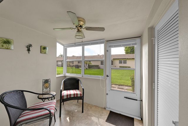 4796 Cresthaven Boulevard B, West Palm Beach, FL 33415