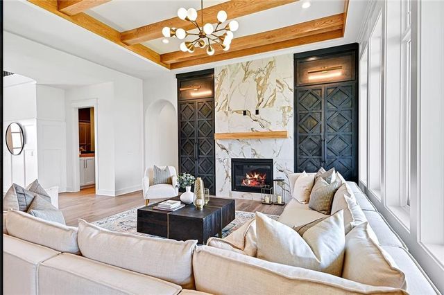 18501 Mohawk Lane, Overland Park, KS 66085