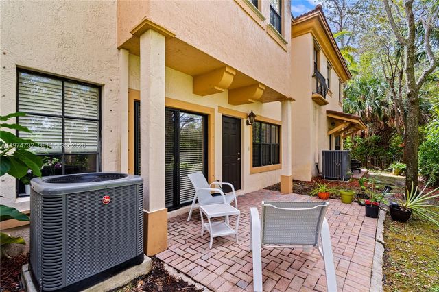 6073 Grand Cypress Cir W, Coconut Creek, FL 33073