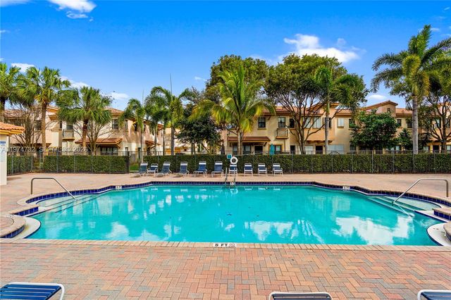 6073 Grand Cypress Cir W, Coconut Creek, FL 33073