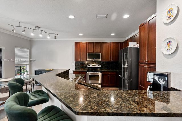 6073 Grand Cypress Cir W, Coconut Creek, FL 33073