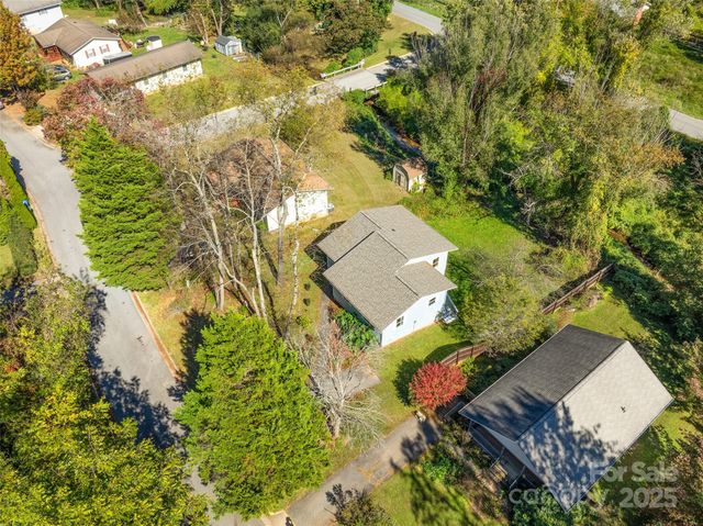 2 Wilson Creek Drive, Asheville, NC 28803