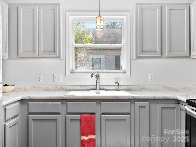 2 Wilson Creek Drive, Asheville, NC 28803