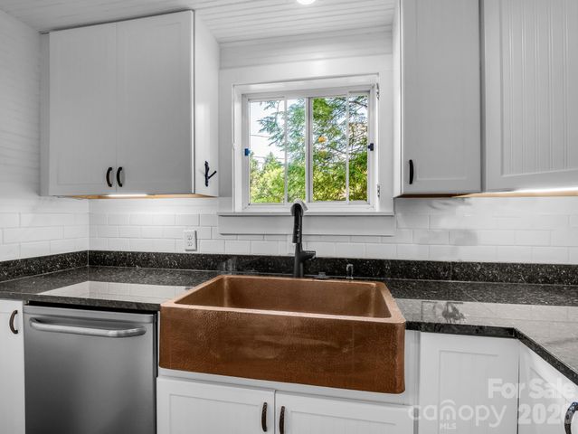 808 Montreat Road, Black Mountain, NC 28711