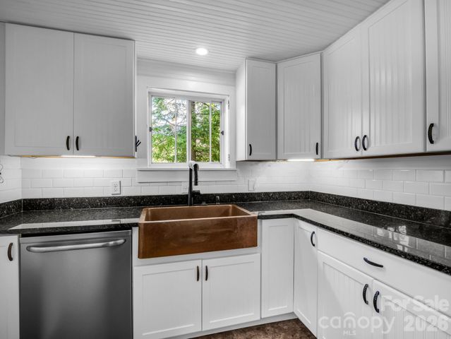 808 Montreat Road, Black Mountain, NC 28711
