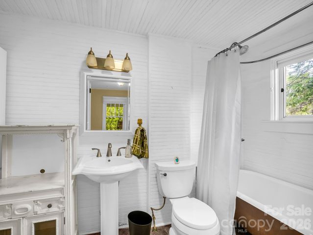 808 Montreat Road, Black Mountain, NC 28711